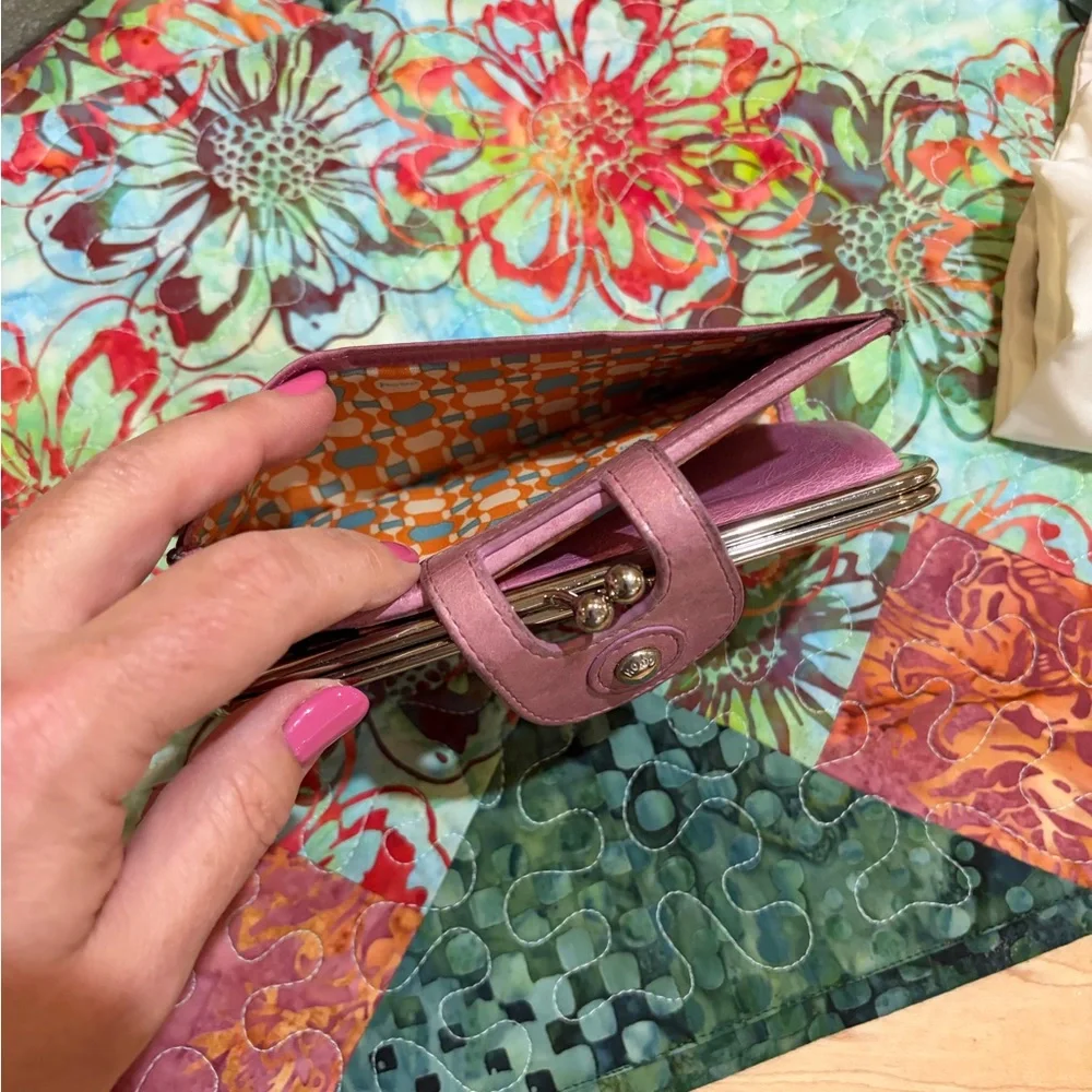 HOBO Lavender Clutch - Picture 4 of 5